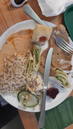 buffet plate at DaTerra - Bom Sucesso Markt in Porto