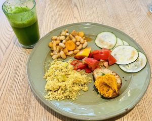 Buffet (starters) + green smoothie  at DaTerra - Bom Sucesso Markt in Porto