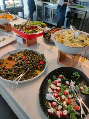 Buffet at DaTerra - Bom Sucesso Markt in Porto