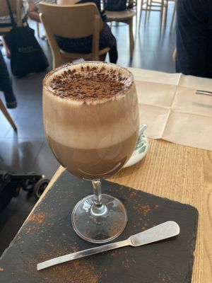 Vegan cappuccino   at DaTerra - Bom Sucesso Markt in Porto