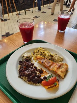 First plate! I had three of these and a soup🤩 at DaTerra - Bom Sucesso Markt in Porto
