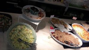 buffet options  at DaTerra - Bom Sucesso Markt in Porto