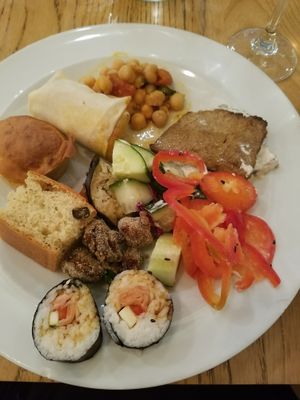 Nice selection of different cuisines at DaTerra - Bom Sucesso Markt in Porto