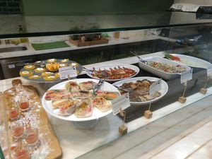 Mostly hot dishes at DaTerra - Bom Sucesso Markt in Porto