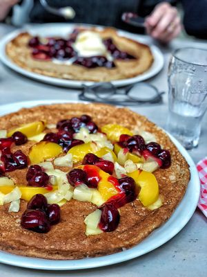 Vegan pancake with fruit  at Pannekoekenhuis Vierwegen in Domburg