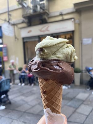 Gianduiotto e pistacchio 3€  at Vanilla - Creams & Fruits in Turin
