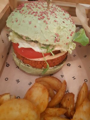Elf burger at Flower Burger in Turin