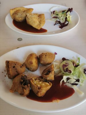 Samosas / Ghobi Pakoras at Chandni in Berlin
