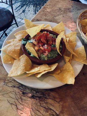  Chips and guacamole  at Fajitas in Paris
