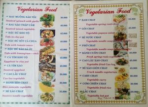 La dupaĝa vegetarana menuo at Hi Foodcourt Stall in Hoi An