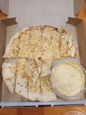 Hummus starter at Harry's Gourmet Pizza in Adamstown