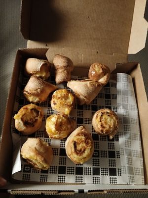Garlic scrolls at Harry's Gourmet Pizza in Adamstown