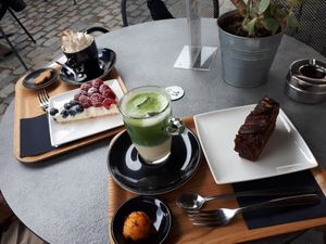 Right side: vegan banana bread, Iced Matcha Latte with soy milk at Kaffabar in Brussels