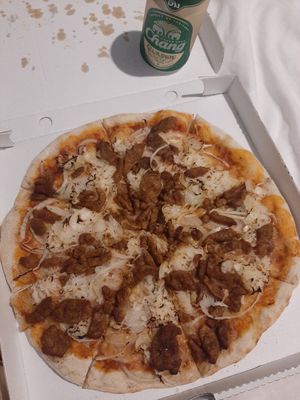 Pizza with soy pieces and some krautsalad at Veganel in Nuremberg