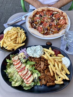 Gyros Teller / Pizza Mista / Airfried Pommes  at Veganel in Nuremberg