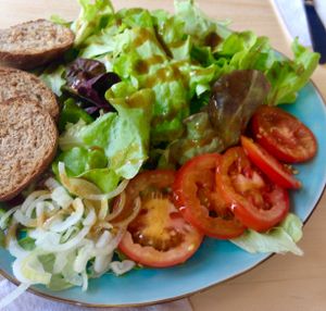 Salad with herbal baguette at Veganel in Nuremberg