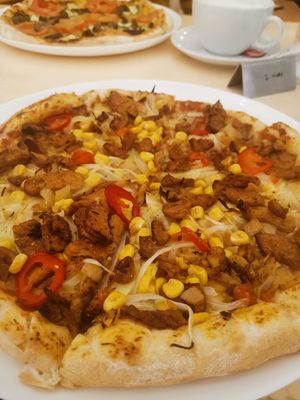 Mexikanische Pizza at Veganel in Nuremberg