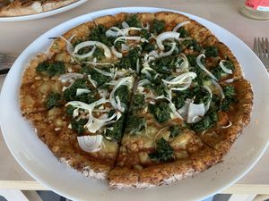 Pizza Spinat mit Vollkornteig at Veganel in Nuremberg