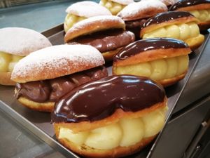 Crema y choco at Pasteleria Marian in Guadalajara