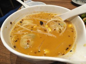 Sichuan dan dan noodles with dumplings at Oriental Vegetarian 東方素 in Hong Kong Island