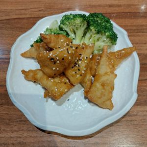 Broccoli & beancurd sheet with teriyaki sauce 燒汁西蘭花金皮酥 at Oriental Vegetarian 東方素 in Hong Kong Island