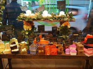 Natural soap and bath bomb.
Organic cosmetics at Nueva Era in Sevilla
