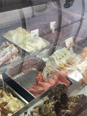   at Gelataria Italiana Ancora   in Nazare