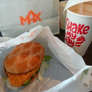 Crispy No-chicken burger 🌱 at MAX - Vasagatan in Stockholm