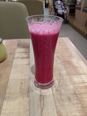 Pitaya and pineapple juice at Simple Life - Pavilion Elite in Kuala Lumpur