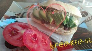 Pulguita con Hummus, Aguacate y Nueces at Aqui y Ahora  in Lanzarote