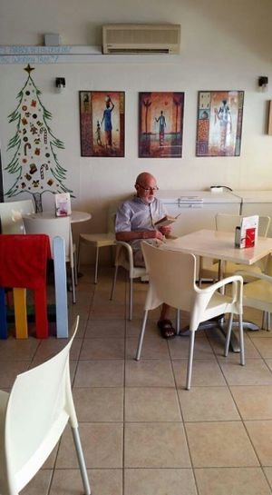 disfrutando de nuestro rincón de lectura.... at Aqui y Ahora  in Lanzarote