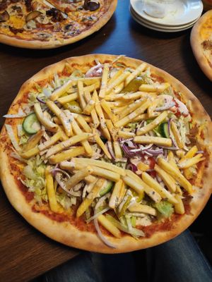 Vegan superkebabpizza at Pizzeria Amore in Orsa
