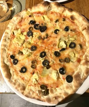 Vegan Margarita Pizza:
Tomato, vegan cheese, oregano.
I added olives and Artichoke for an extra €1.2 each.
This was pretty good and decently sized. You could have it on your own if you're hungry but also perfectly shareable between 2 haha. at Pizza Paco in Barcelona