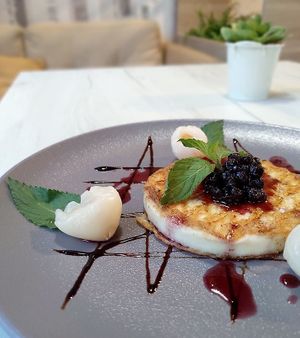 Grilled Cheese with Lychees (sheep's milk cheese Talagani, Lychee fruits, blueberry reduction, balsamic reduction, fresh mint) at Vege Joy in Varna