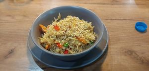 Wok de arroz, verduras y tofu at Vege Joy in Varna