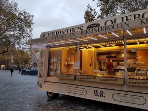 food stall at Verwijk's Oliebollen in Utrecht