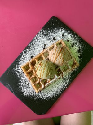 Vegan waffle with pistachio and hazelnut gelato 🤍 at Gelatomania in Gran Canaria