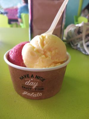 Berries 🫐🍓, mango 🥭 at Gelatomania in Gran Canaria