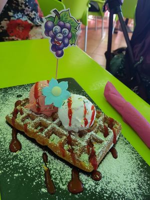 Vegan waffle at Gelatomania in Gran Canaria
