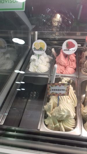 Today's vegan options of fresh homemade ice-cream  at Gelatomania in Gran Canaria