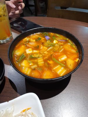 Tom Yum Soup at D'life 蔬食 - Beauty World in West Singapore