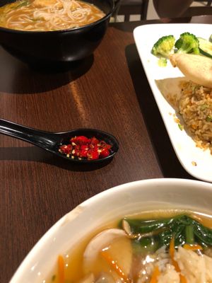 I use a spoon instead of a saucer because they only provide plastic disposable saucer at D'life 蔬食 - Beauty World in West Singapore