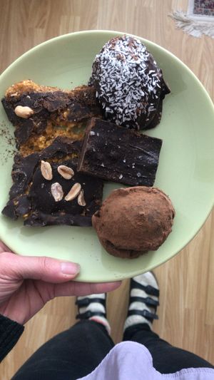 Snickers, bounty, salted caramel, caramel kakao at Karu Talu Šokolaad  in Tallinn
