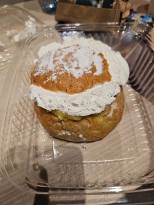 Lemon curd, doughnut style cake.  MMMM #Veganuary at Karu Talu Šokolaad  in Tallinn