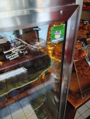 Happycow sticker at Karu Talu Šokolaad  in Tallinn