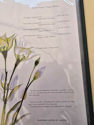 Mains at Graça 77 in Lisbon