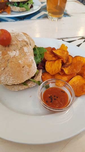 Burger with sweet potato chips at Graça 77 in Lisbon