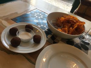 Vegan sausage croquettes and sweet potato chips at Graça 77 in Lisbon