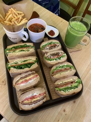 Vegan feast in Busan! at Moomoo Burger & Smoothie in Busan