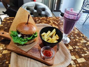 套餐 at Moomoo Burger & Smoothie in Busan